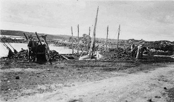 Loading turf - 1920s