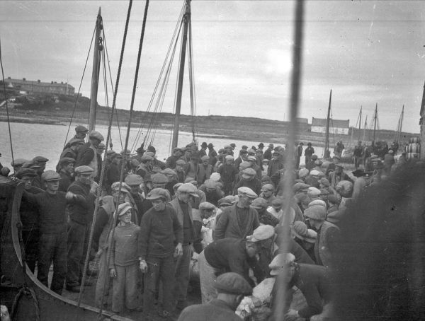 The quay, Kilronan - 1924